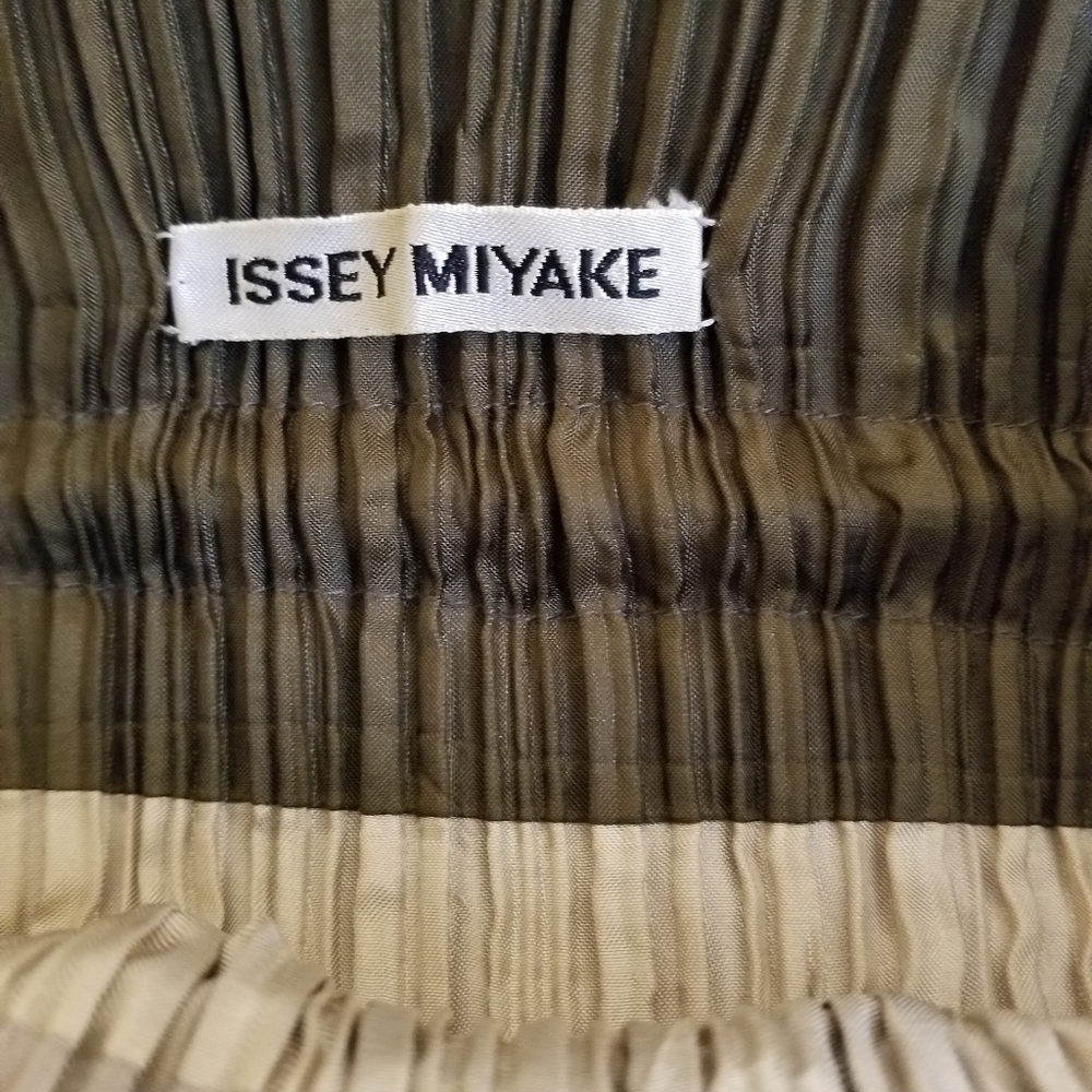 Issey Miyake satchel bag, rarely been used. - Picture 4 of 5